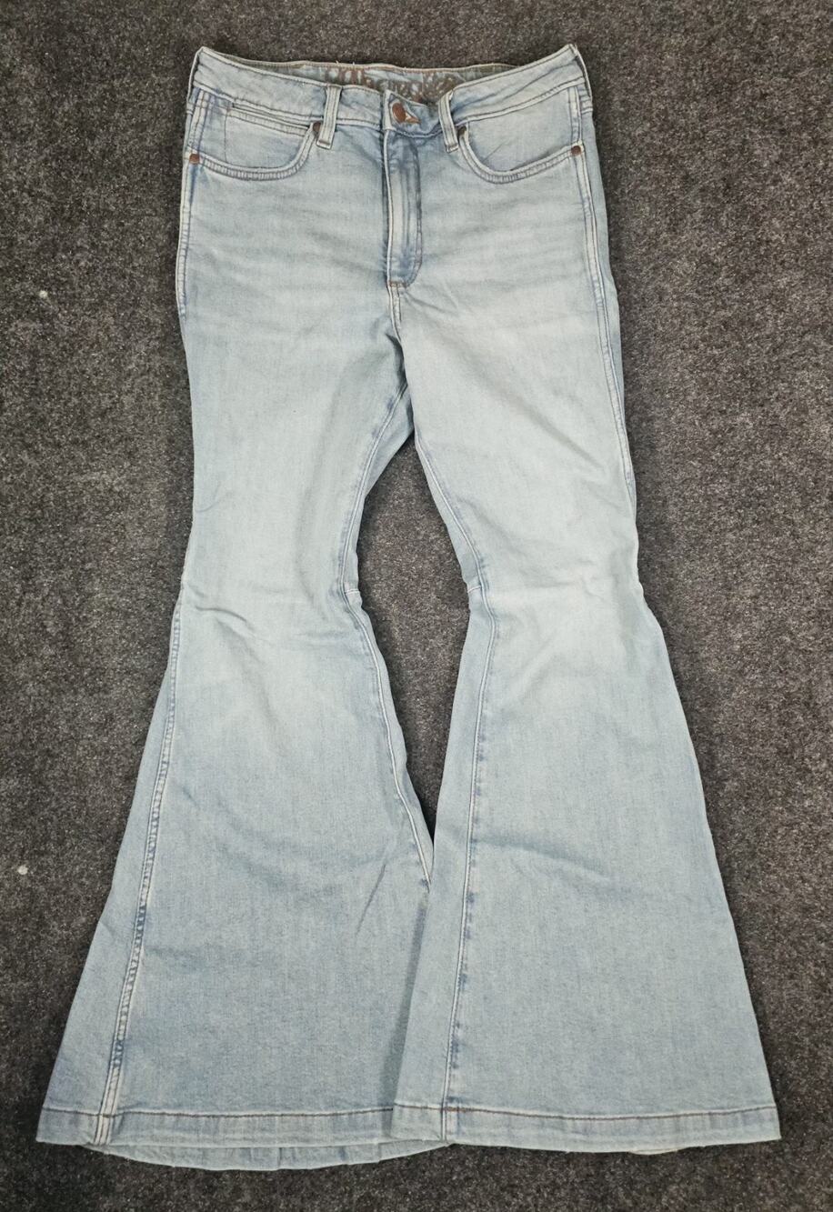 Wrangler High Rise Fierce Flare Blue Jeans Western Cowgirl 30x32 Light